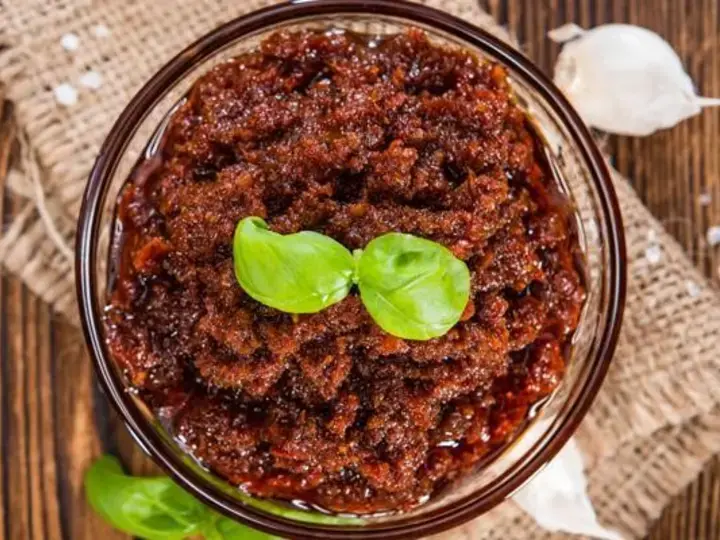 Sundried tomato and basil pesto