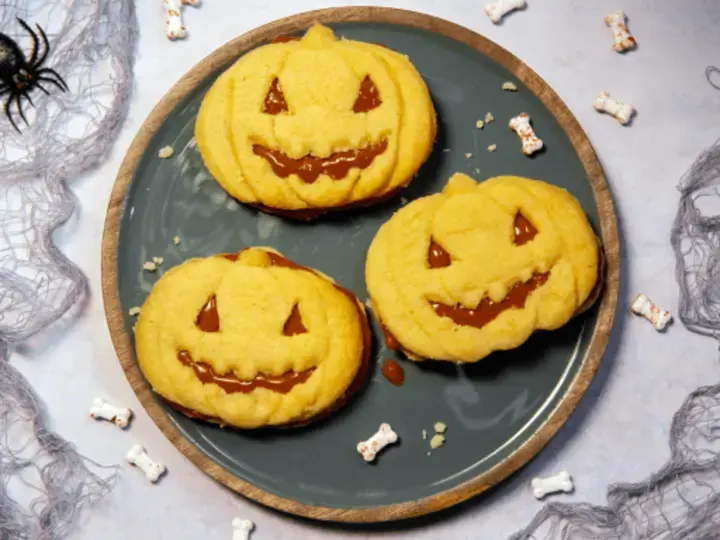 Halloween Caramel Sandwich Biscuits Tablet