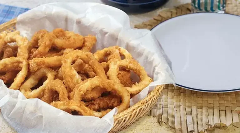 Crunchy Calamares with Tomato and Garlic Dips Main