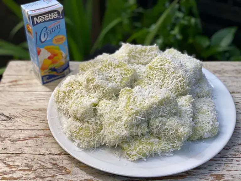 Creamy Cassava and Pandan Cake