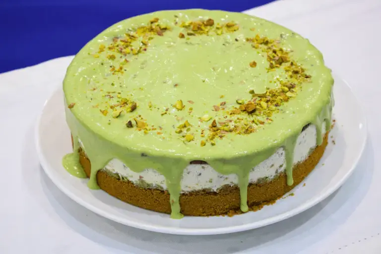 Dubai Chocolate-Inspired No Bake Piastachio Cake