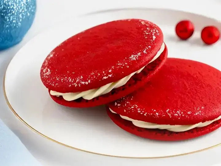 A New Holiday Favorite in The Making: Red Velvet Whoopie Pie