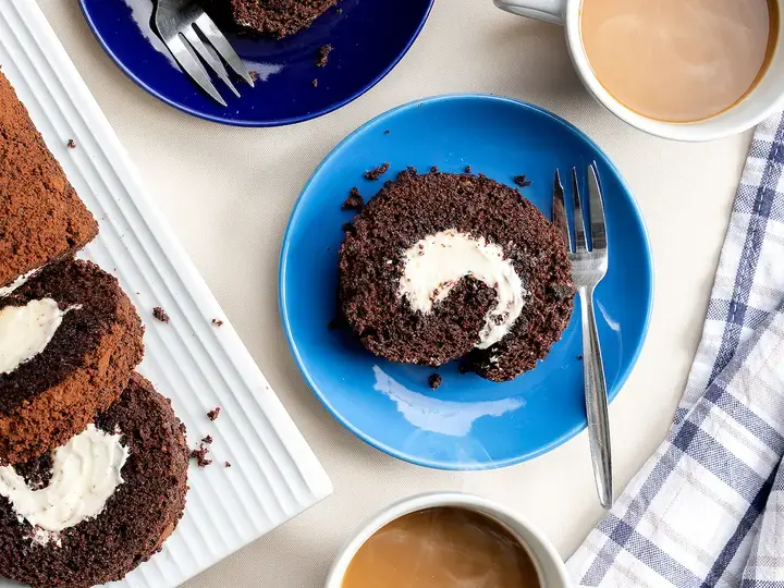 chocolate roll with cream cheese filling