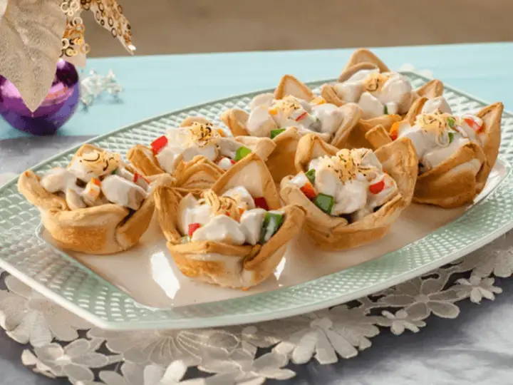 Chicken Ala King in toast bread cups