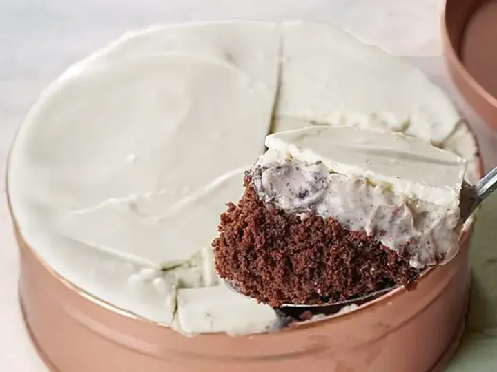 cookies and cream tin cake