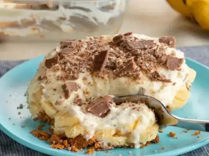 Banana KITKAT® Ref Cake