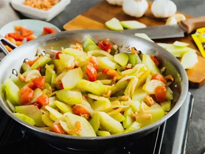 Ginisang Sayote with Hibe Main