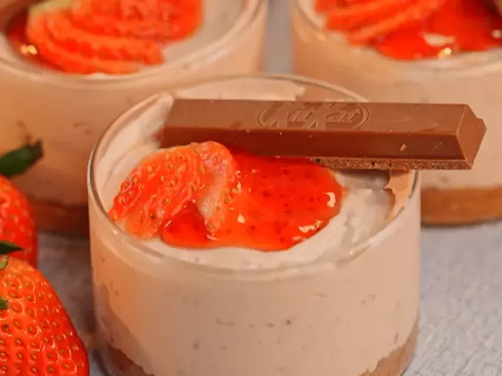 Kitkat Strawberry Cheesecake Cups